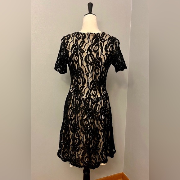 Bobeau Short Sleeved Knee Length Dress - Picture 2 of 4